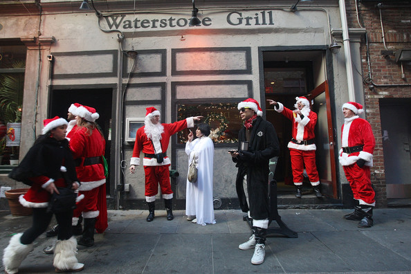 New+Yorkers+Dress+Up+Santa+SantaCon+Gathering+75FQht4K2q7l.jpg