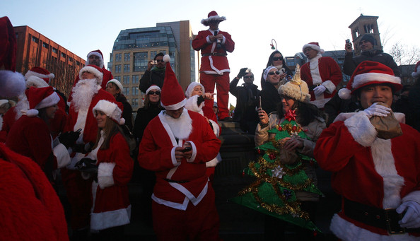 New+Yorkers+Dress+Up+Santa+SantaCon+Gathering+GDHqKqPiR7rl.jpg