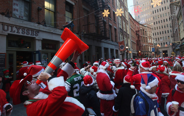 New+Yorkers+Dress+Up+Santa+SantaCon+Gathering+HoTgqDlto8gl.jpg