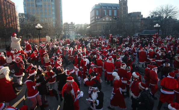 New+Yorkers+Dress+Up+Santa+SantaCon+Gathering+bFeAi9HcBzSl.jpg