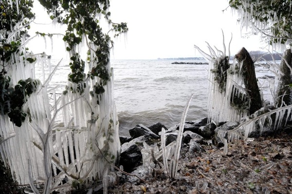 winter_geneva_lake_switzerland.jpg