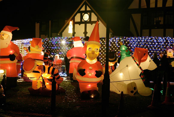 christmas_decorations_sonning_uk.jpg