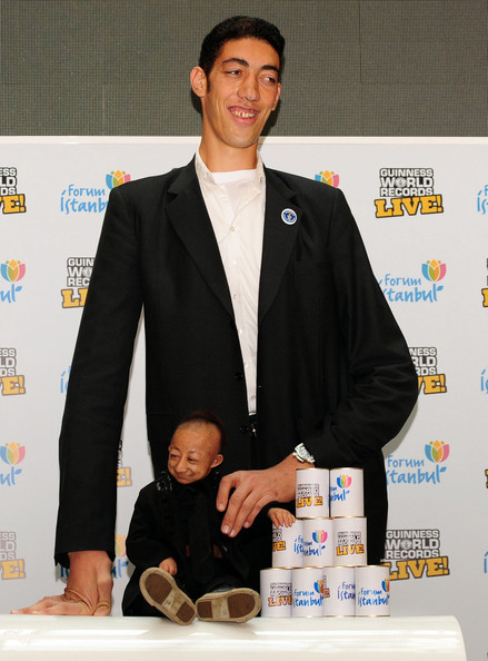 World+Tallest+Man+Meets+World+Shortest+Man+2mVYsnX-dd_l.jpg