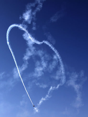 bahrain_airshow_britain_acrobat_team.jpg