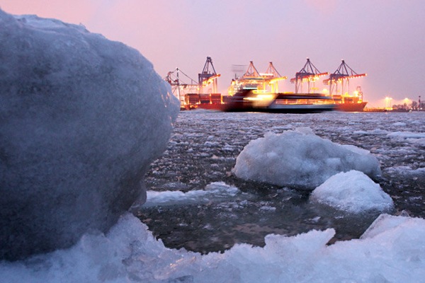 germany_winter_hamburg_harbor.jpg