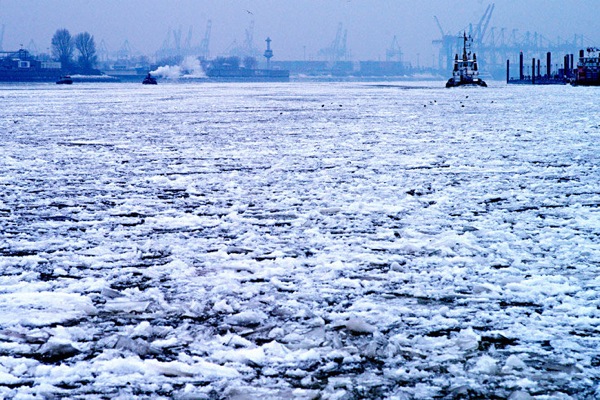 germany_winter_hamburg_harbor2.jpg