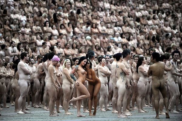 spencer_tunick_sydney_opera_house05.jpg