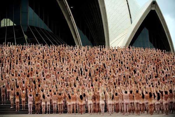 spencer_tunick_sydney_opera_house07.jpg