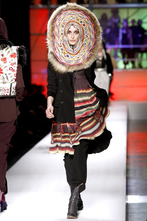 jean_paul_gaultier_fw_2010_paris_fashion_week18.jpg