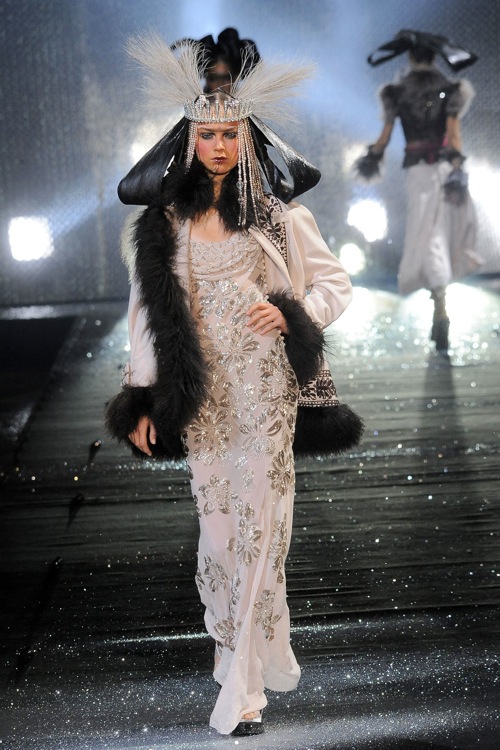 john_galliano_fw_2010_paris_fashion_week10.jpg