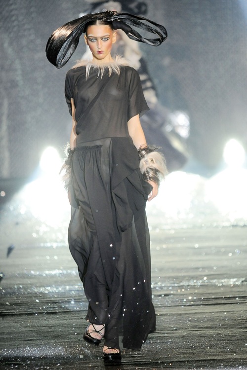 john_galliano_fw_2010_paris_fashion_week19.jpg