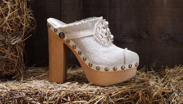 Chanel Spring Summer 2010 Shoes 02.jpg