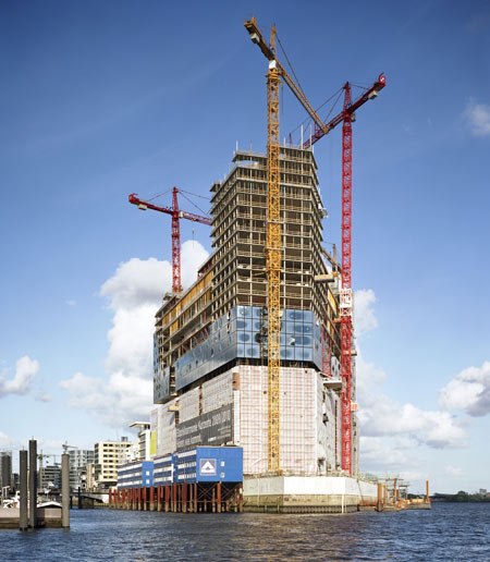 dzn_The-Elbphilharmonie-by-Herzog-de-Meuron-10.jpg