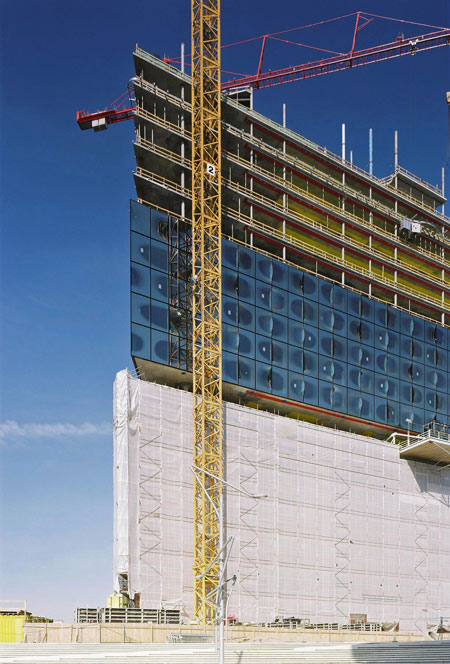 dzn_The-Elbphilharmonie-by-Herzog-de-Meuron-11.jpg