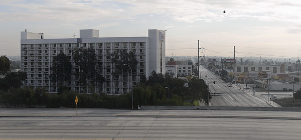 empty_la-matt_logue-02_.jpg