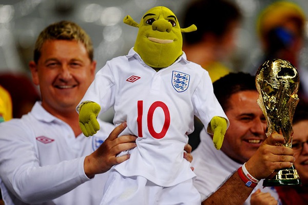 world_cup_2010_england_fans11_shrek.jpg