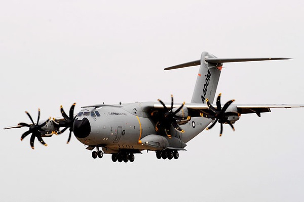 farnborough_air_show_airbus_a400_military_transporter.jpg