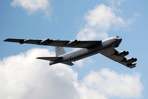 farnborough_air_show_b-52.jpg