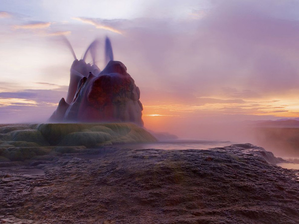 fly-geyser-nevada_23927_990x742.jpg