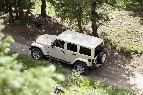 2011_Jeep_Wrangler_03.jpg