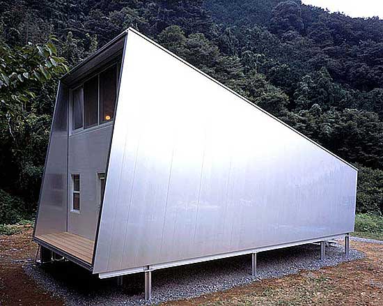 simple-and-clean-a-small-house-by-Toyo-Ito.jpg