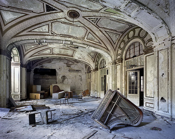 the_ruins_of_detroit-25.jpg