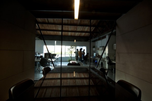 smog_office-design_chile-4-600x399.jpg