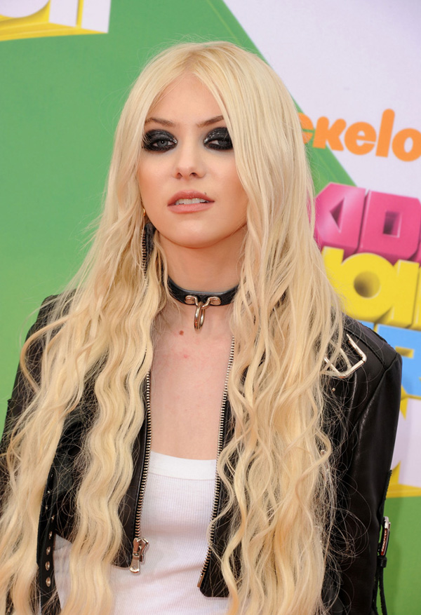 2011-kids-choice-awards-red-carpet-04042011-26.jpg