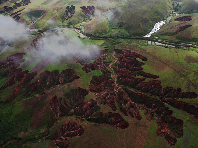 landscape-erosion-madagascar_33989_990x742.jpg