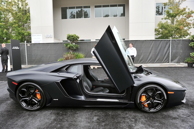 22-lamborghini-aventador-na-debut.jpg