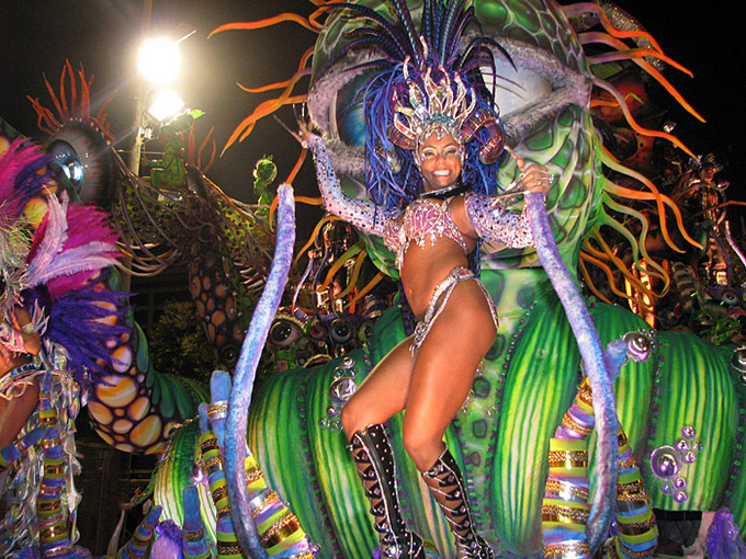 dancer-at-carnival-in-rio.jpg