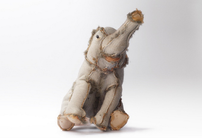 dezeen_Outsiders-plush-toys-by-Atelier-Volvox-10.jpg