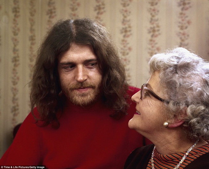 1970s-rock-stars-with-their-parents-4.jpg