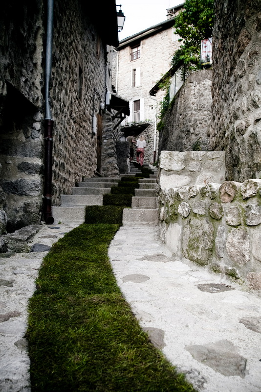 street_art_moss_graffiti_Jaujac_4.jpg