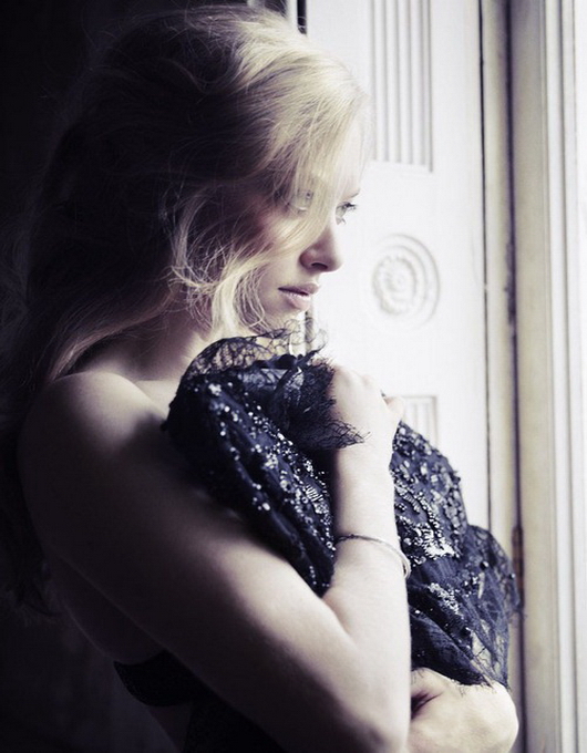 AmandaSeyfriedTheVanityFairUK02.jpg