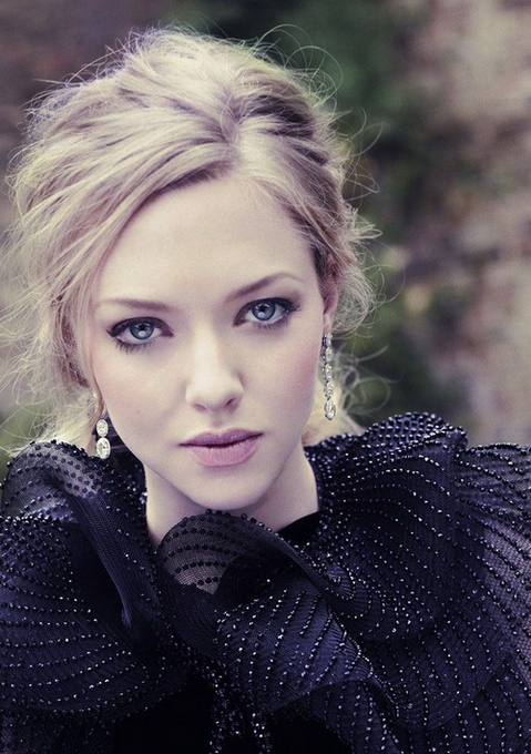 AmandaSeyfriedTheVanityFairUK04.jpg