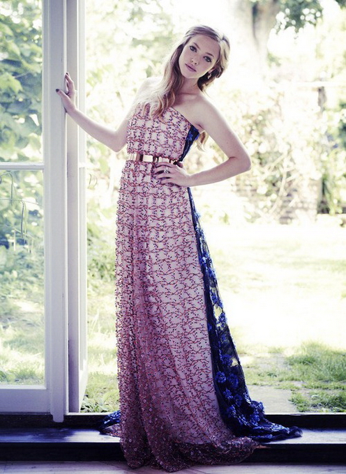 AmandaSeyfriedTheVanityFairUK06.jpg