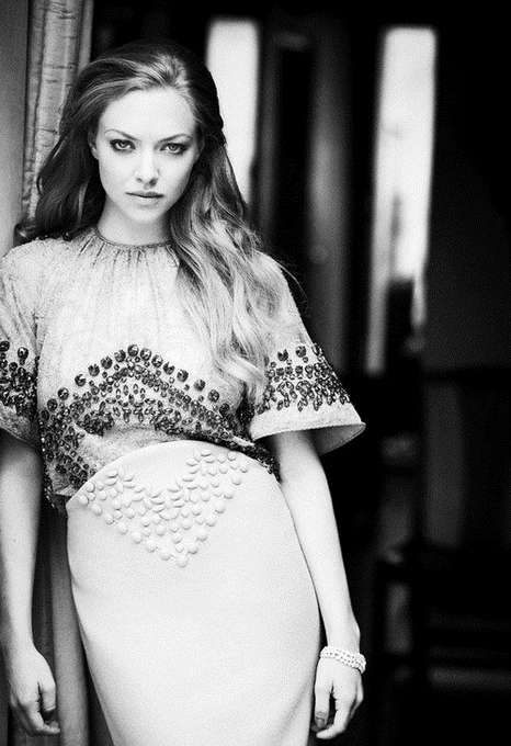 AmandaSeyfriedTheVanityFairUK07.jpg