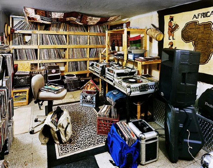 DJ-Bedroom-640x510.jpg