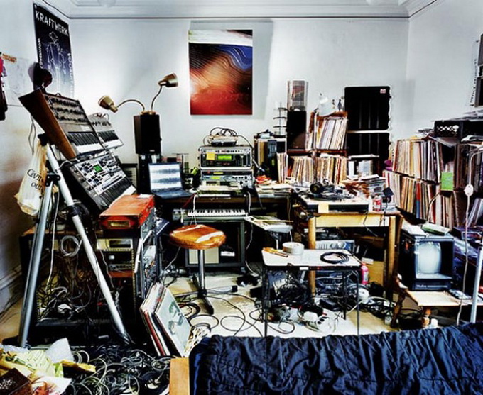 DJ-Bedroom-640x514.jpg