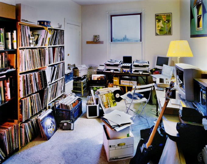 DJ-Bedroom-640x523.jpg