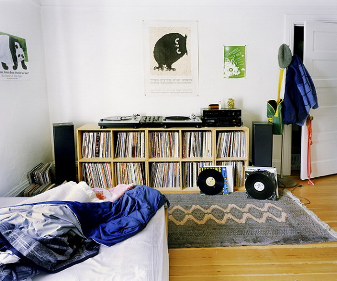 DJ-Bedroom-640x529.jpg