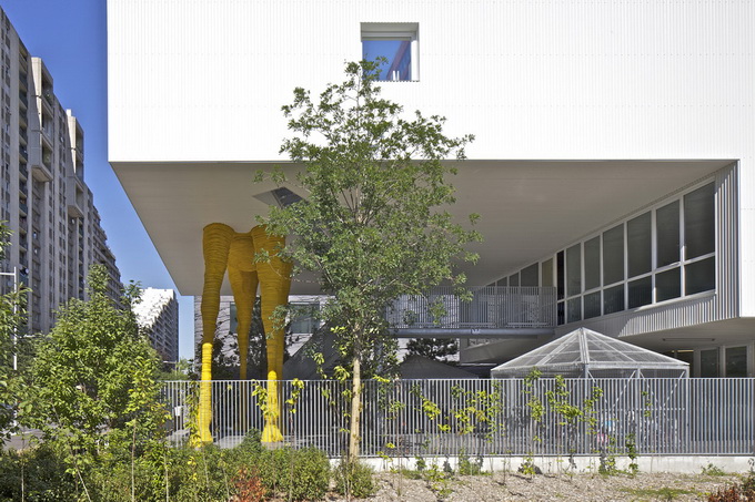 8-day-nursery-of-the-giraffe-by-hondelatte-laporte-architectes.jpg