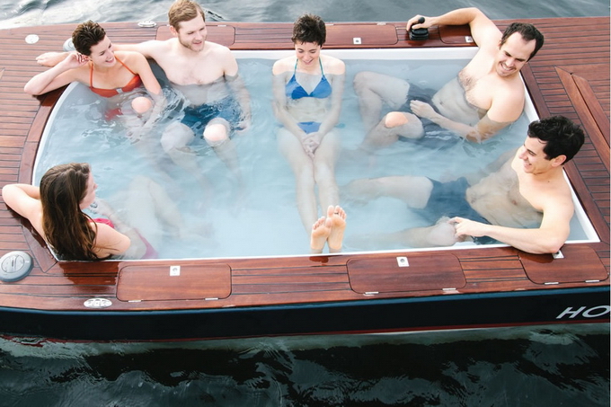 TheHotTubBoat02.jpg