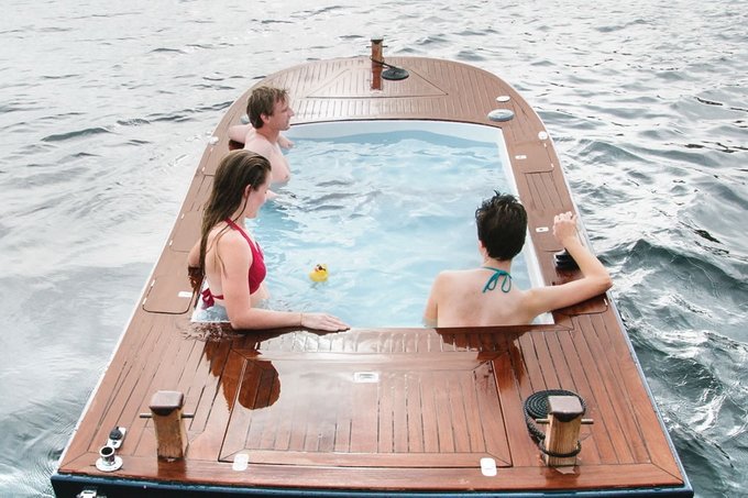 TheHotTubBoat03.jpg