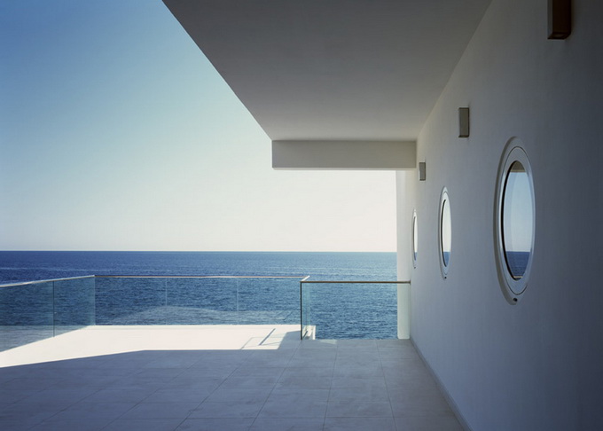 dezeen_Yacht-House-by-Robin-Monotti_ss_4.jpg