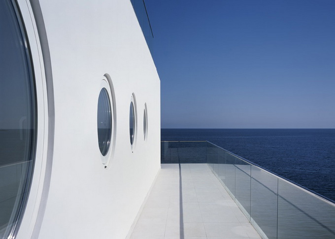 dezeen_Yacht-House-by-Robin-Monotti_ss_7.jpg