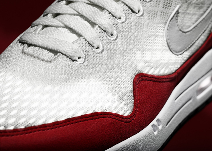 SP13_NSW_AirMax_AM1_DET_GLOW_detail.jpg