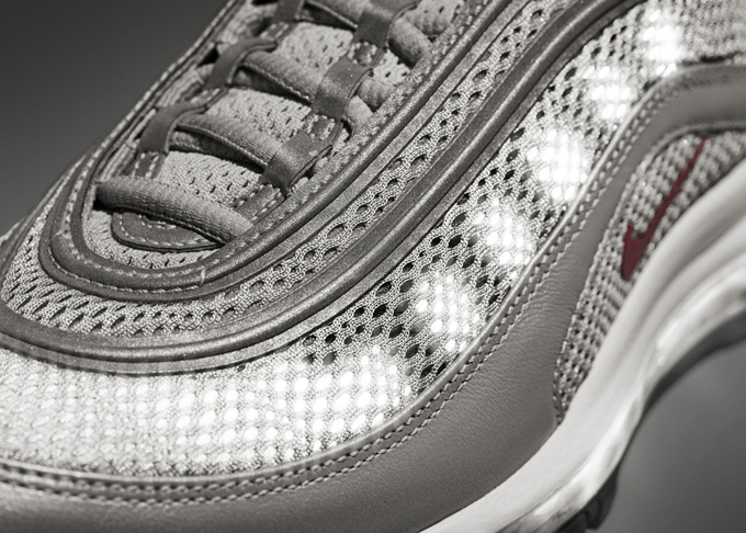 SP13_NSW_AirMax_AM97_DET_GLOW_detail.jpg