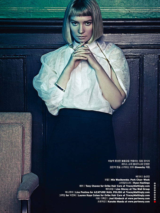 Mia-Wasikowska-W-Korea-March-2013-08.jpg